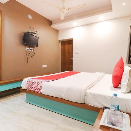 Oyo 26781 Hotel Raghupati Ayodhya Buitenkant foto