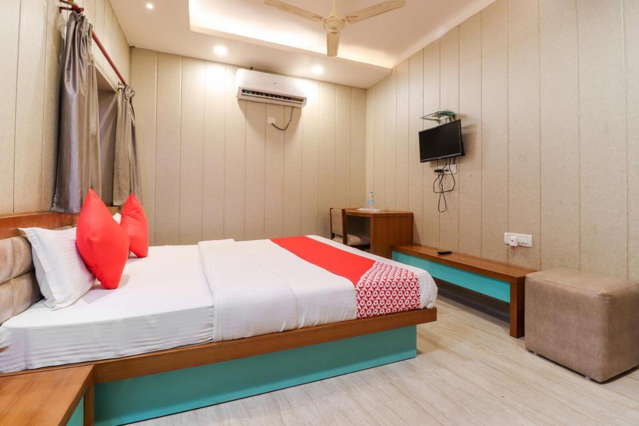 Oyo 26781 Hotel Raghupati Ayodhya Buitenkant foto