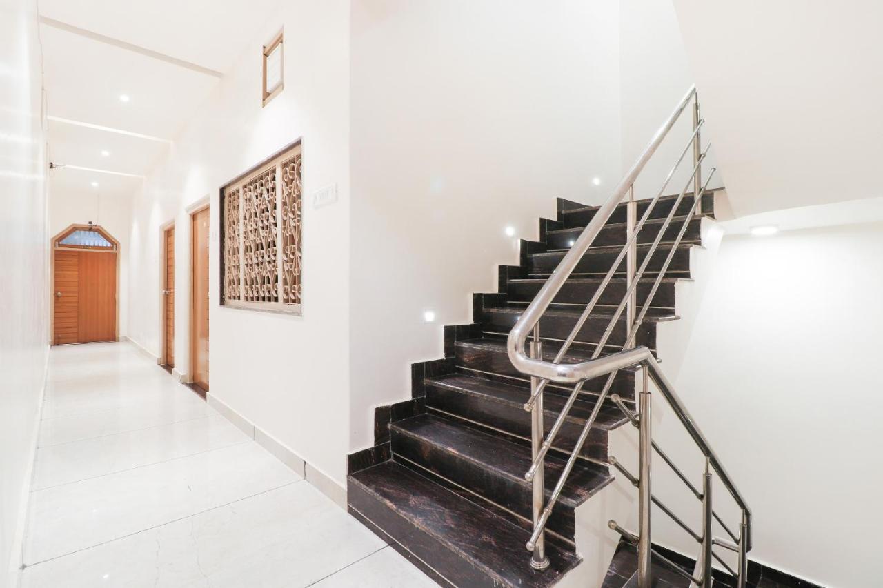 Oyo 26781 Hotel Raghupati Ayodhya Buitenkant foto