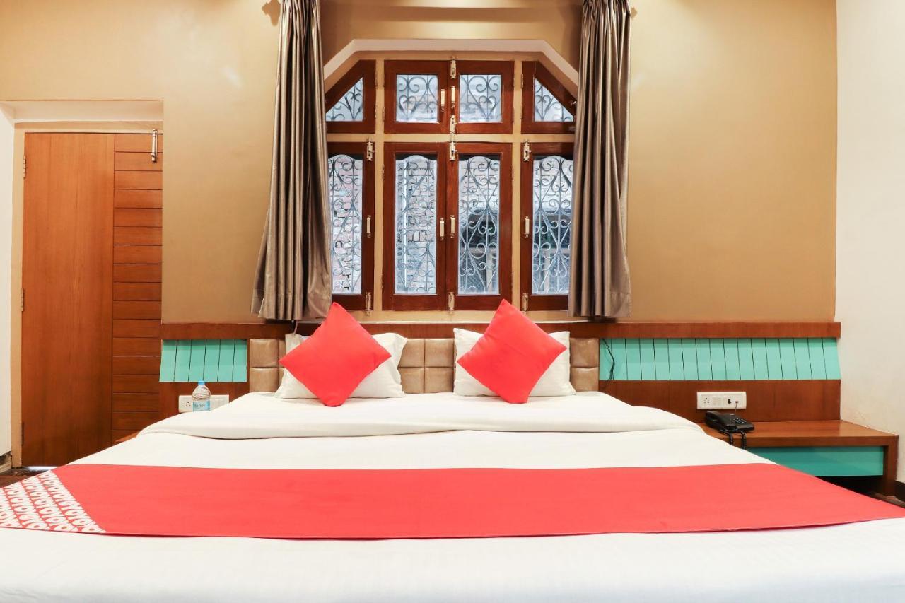 Oyo 26781 Hotel Raghupati Ayodhya Buitenkant foto