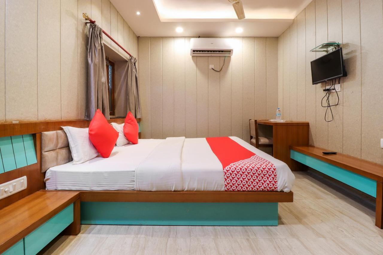 Oyo 26781 Hotel Raghupati Ayodhya Buitenkant foto
