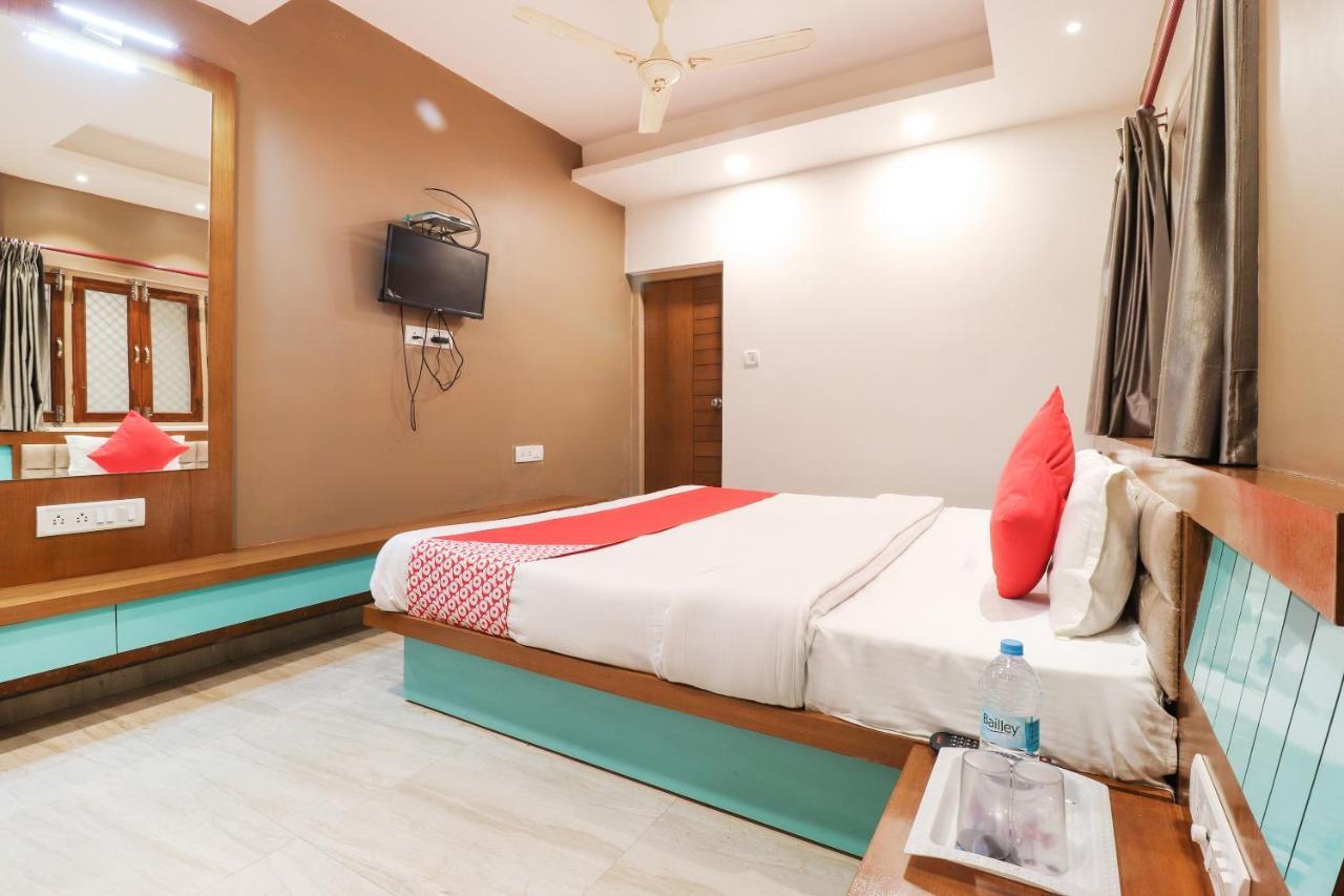 Oyo 26781 Hotel Raghupati Ayodhya Buitenkant foto