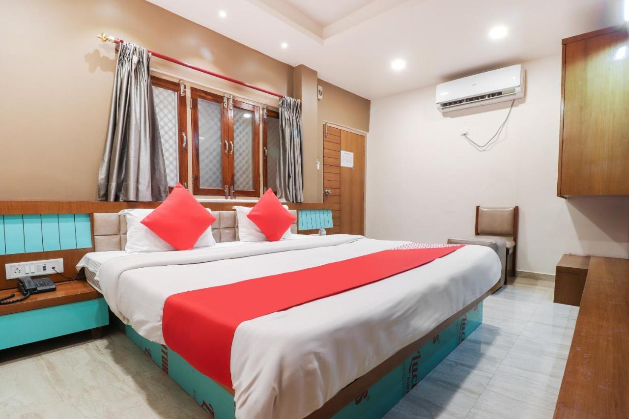 Oyo 26781 Hotel Raghupati Ayodhya Buitenkant foto