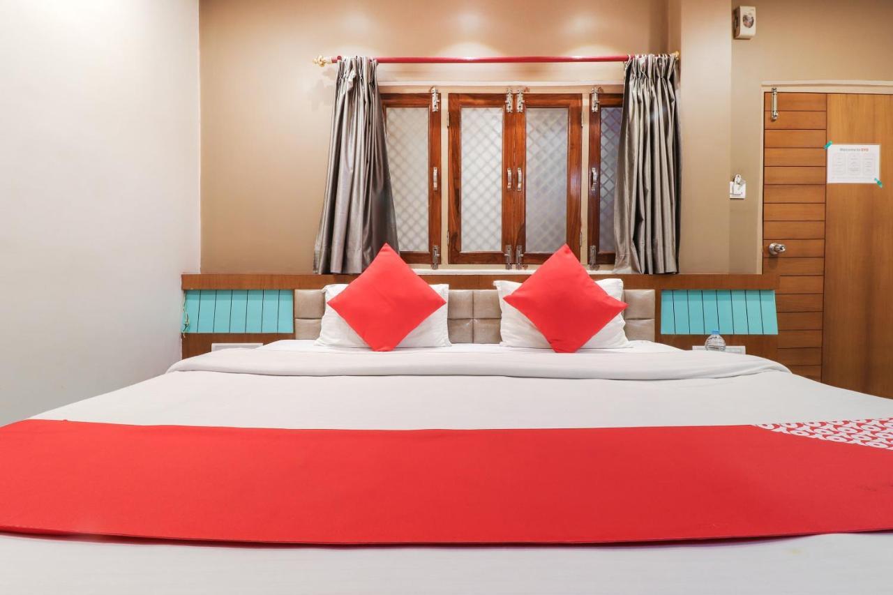 Oyo 26781 Hotel Raghupati Ayodhya Buitenkant foto